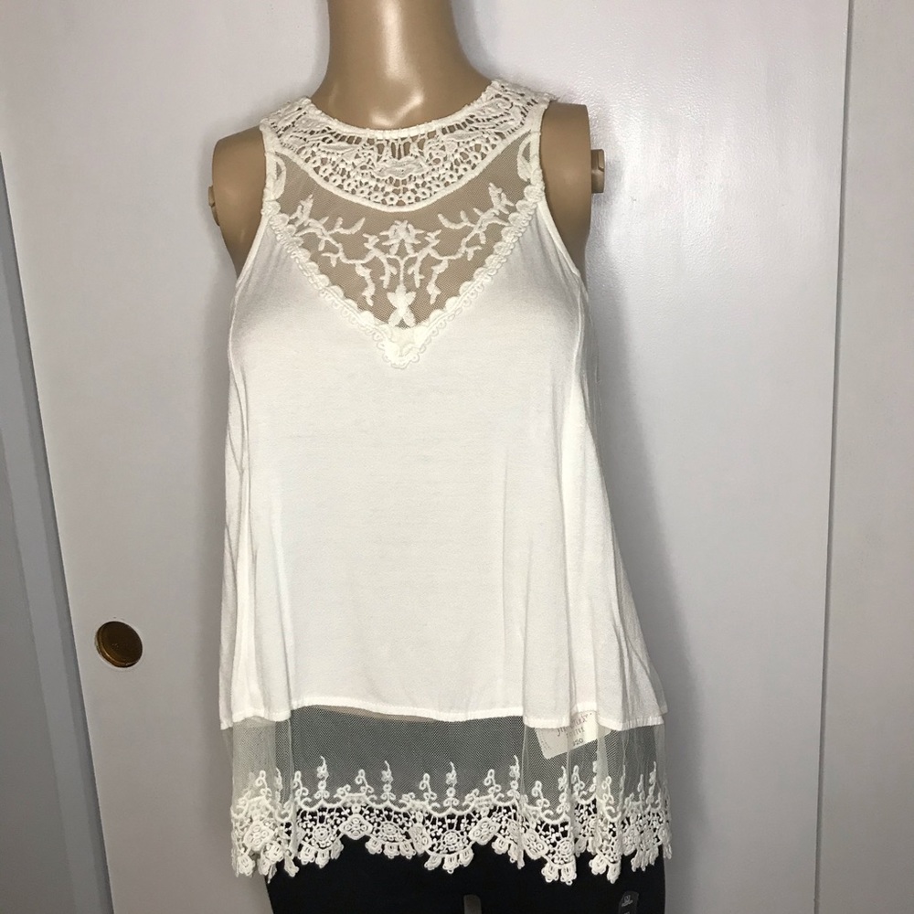 Iris large white top with lace detail